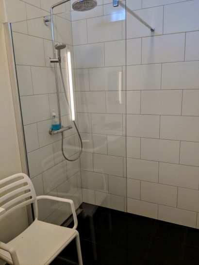 icelandair shower
