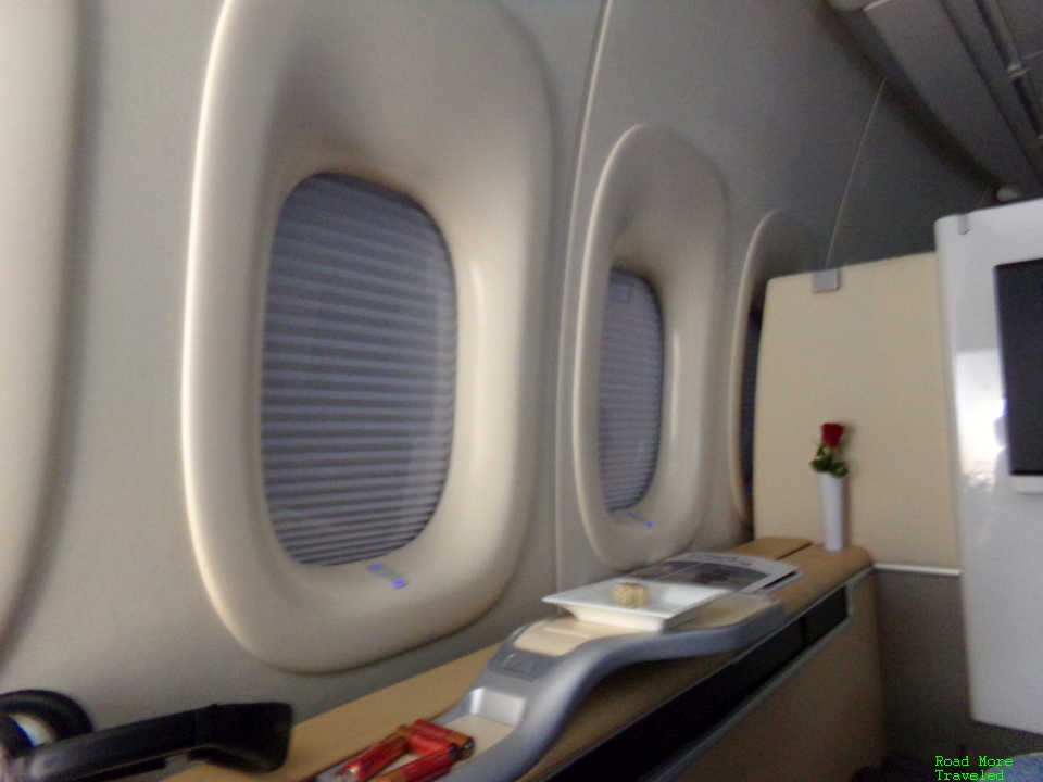 747-8i window shades