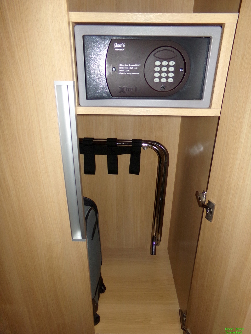 Hilton Mainz - King Deluxe River View room safe and closet