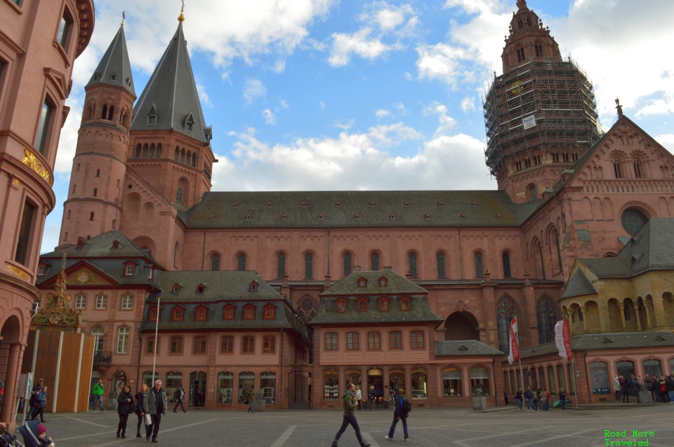 View of both Mainz Cathedral towers