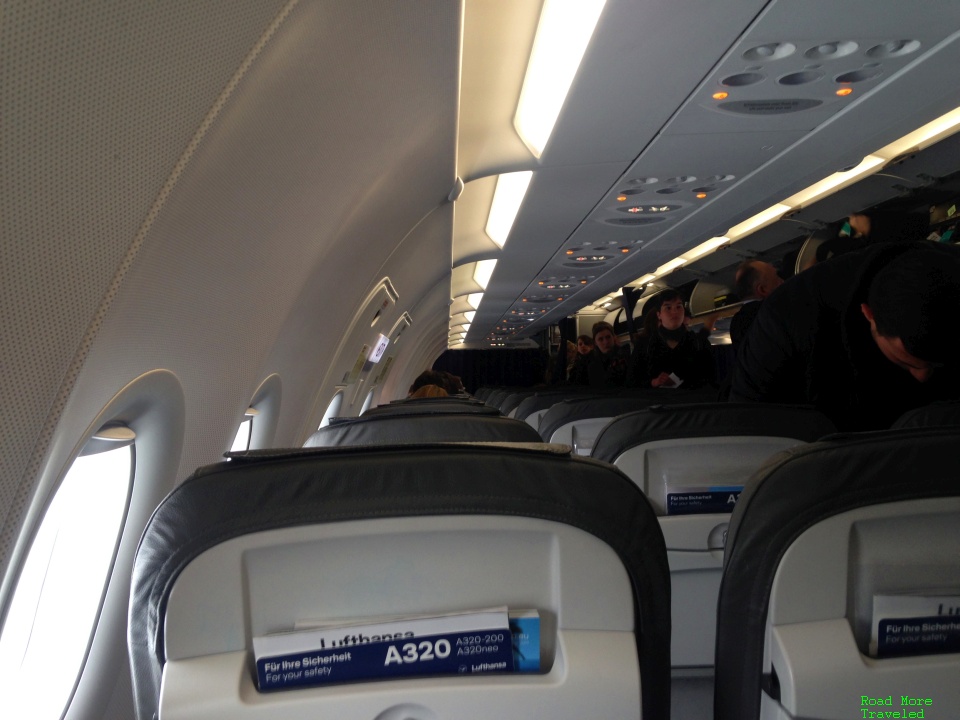 Lufthansa A320 Economy Class - interior