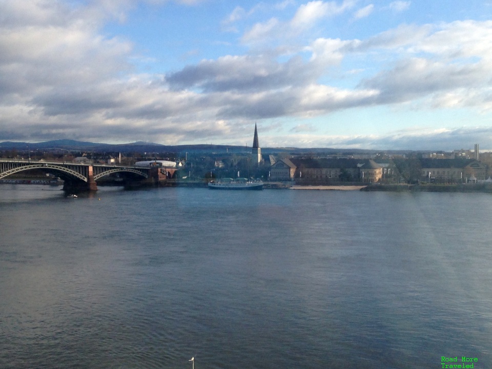 Hilton Mainz King Deluxe River View window view