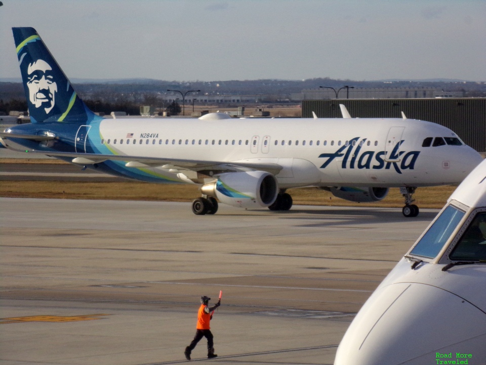 Alaska A320 at IAD