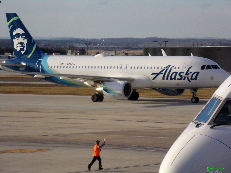 Alaska A320 at IAD