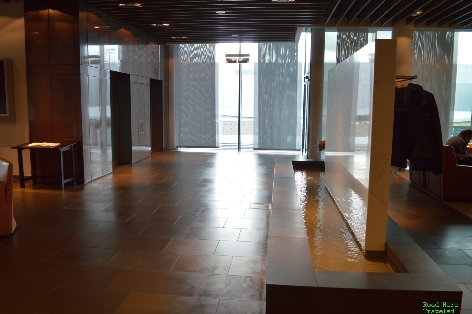 Lufthansa First Class Terminal - corridor to elevators