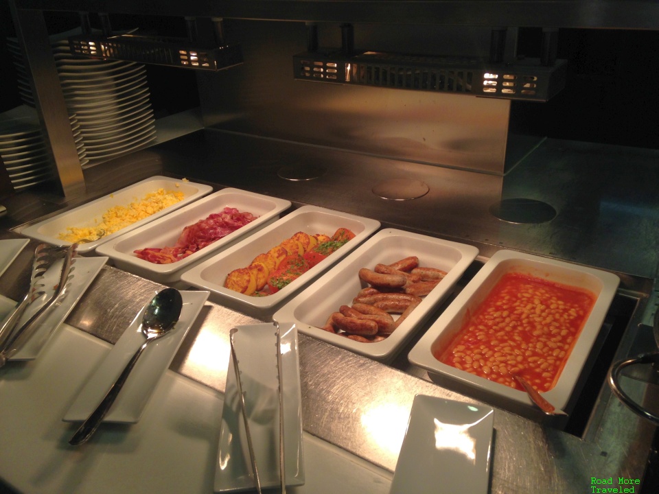 Lufthansa First Class Terminal - hot breakfast buffet