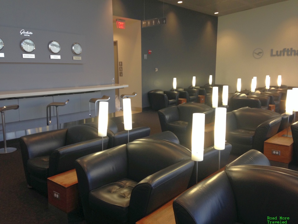 Lufthansa Senator Lounge Washington Dulles - main seating area