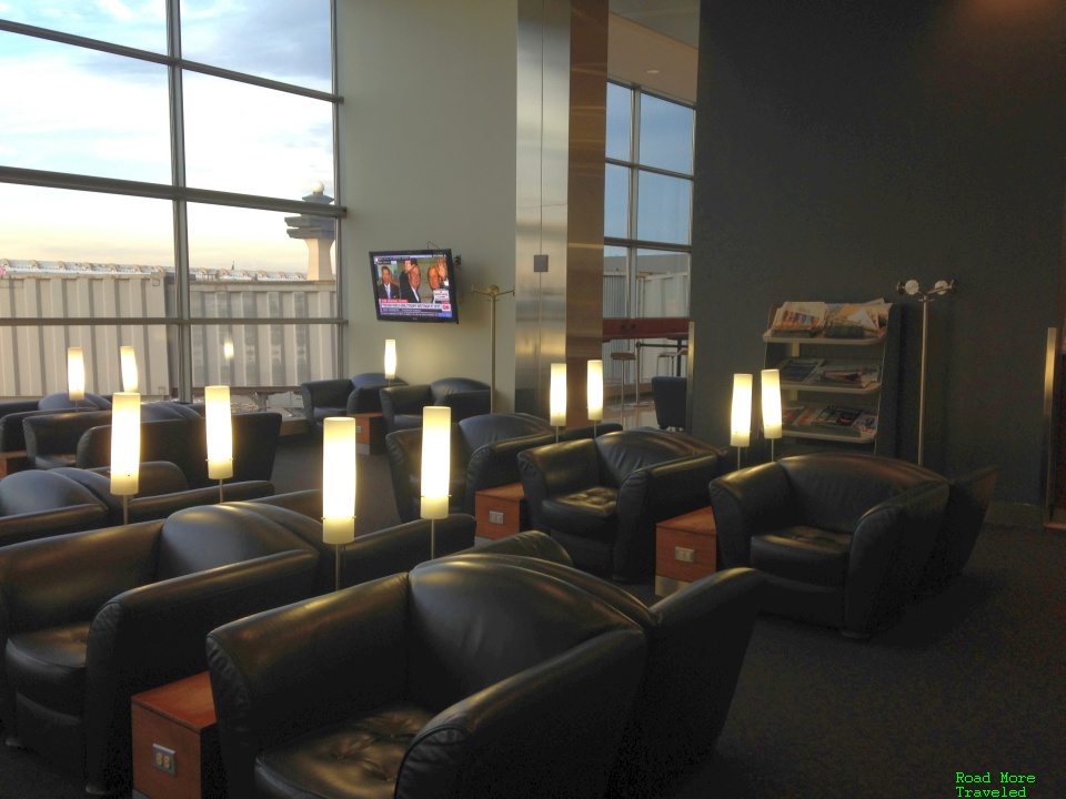 Additional lounge seating - Senator Lounge IAD
