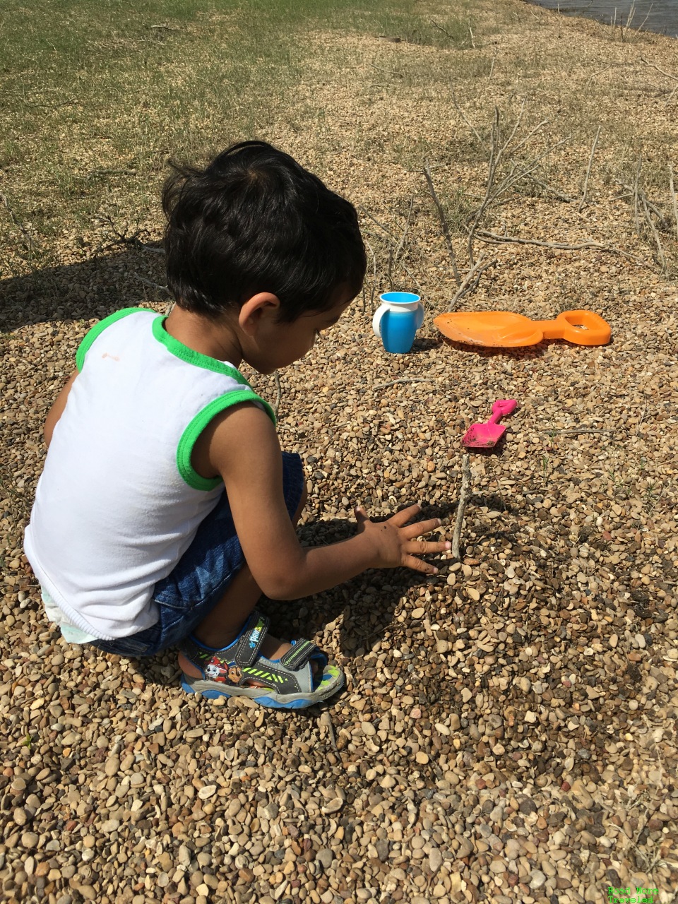 Making sand castles with pebbles