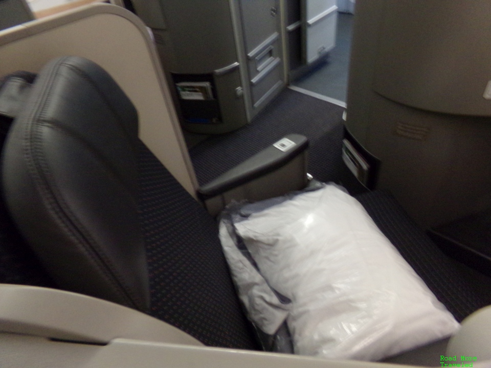 American Airlines A321T First Class - Casper bedding