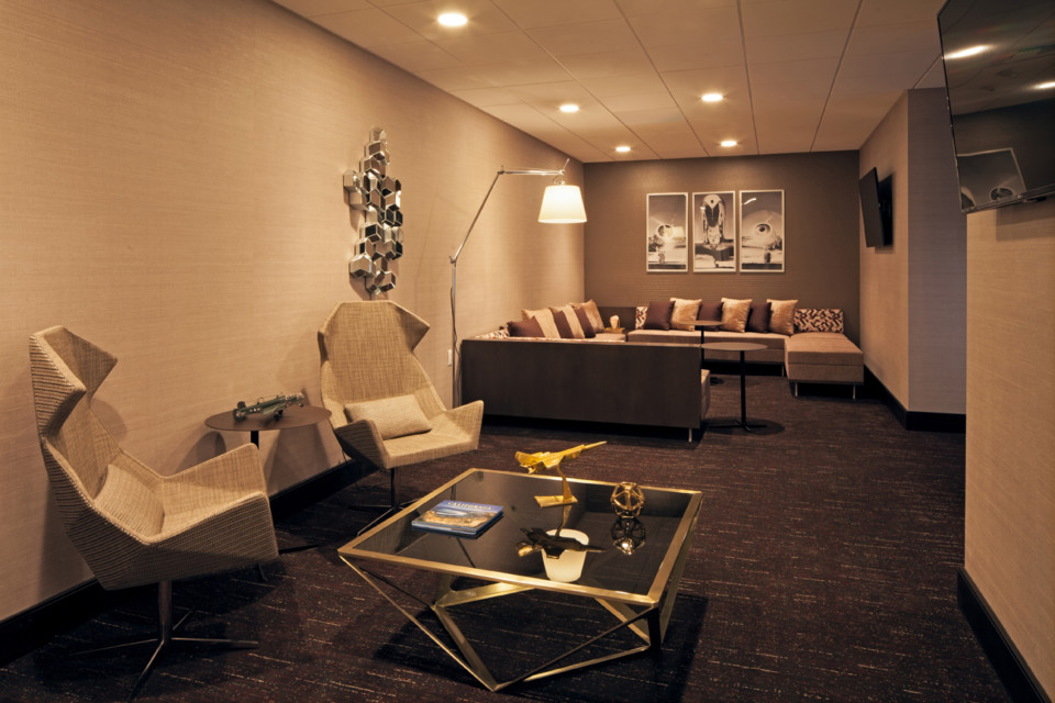 H Hotel Los Angeles transfer lounge