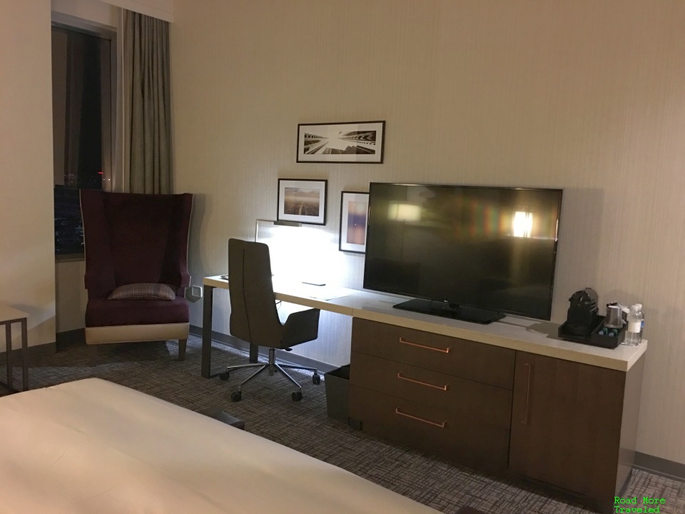 Deluxe King Airport View room desk and TV
