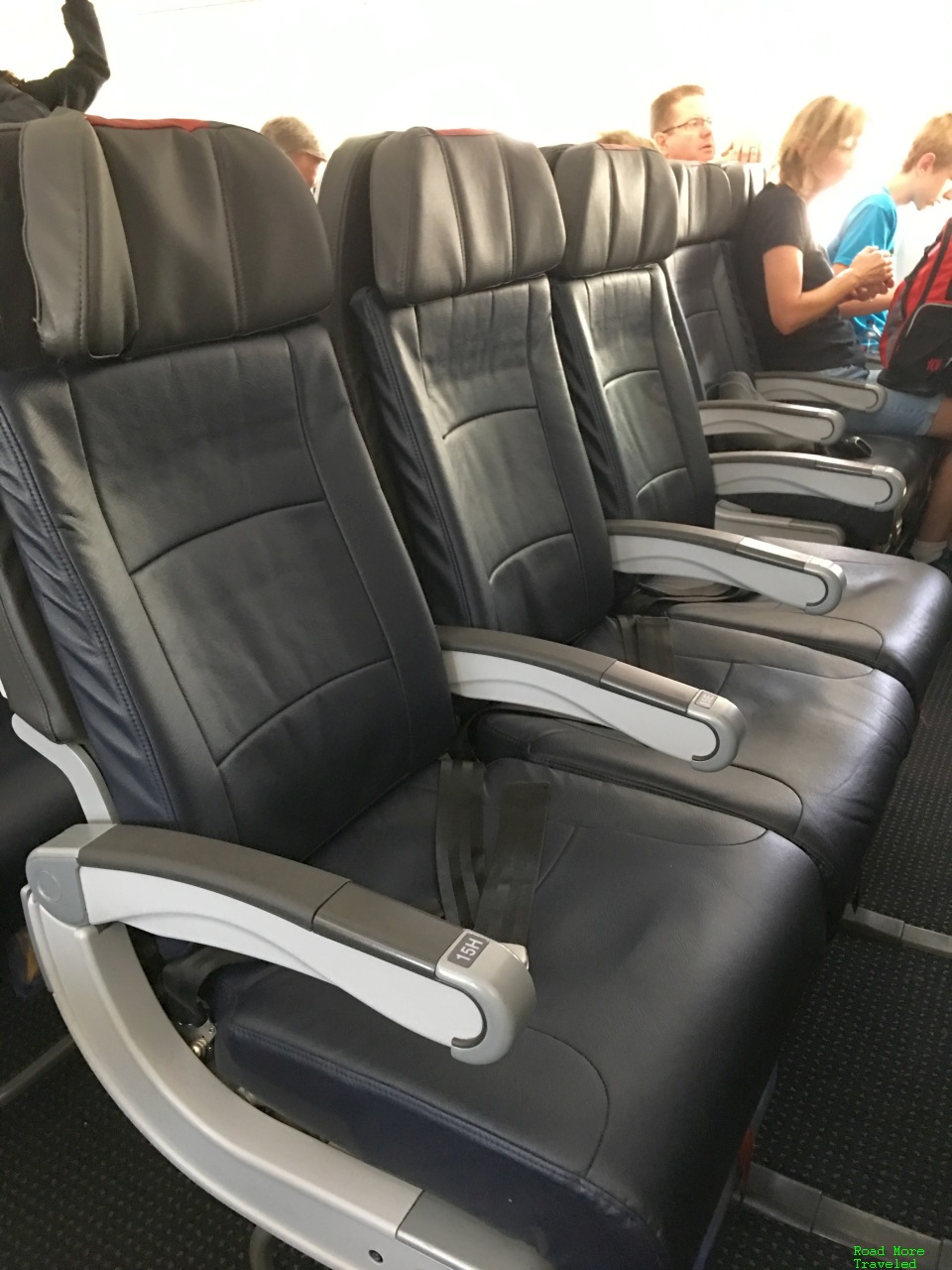 American B789 Main Cabin Extra