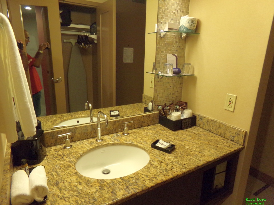 Hyatt Regency DFW bathroom