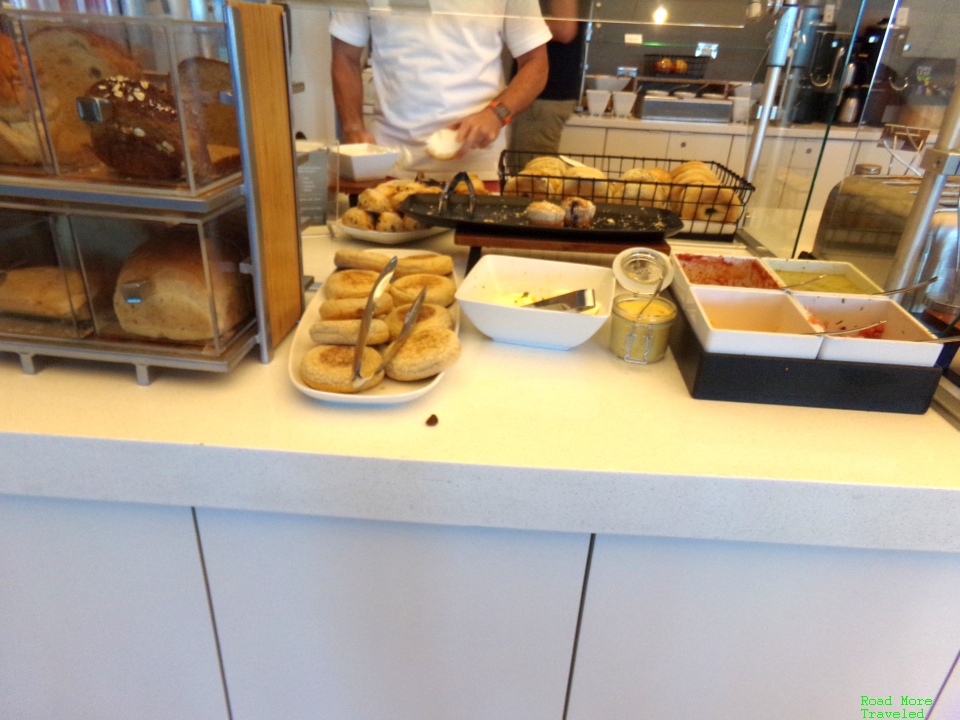 Delta Sky Club Atlanta Concourse F - bread selection