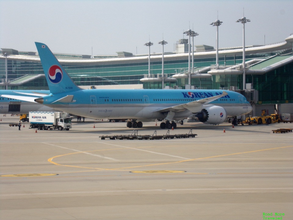 Korean Air 787-9 at ICN