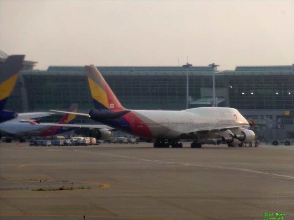 Asiana B747-400