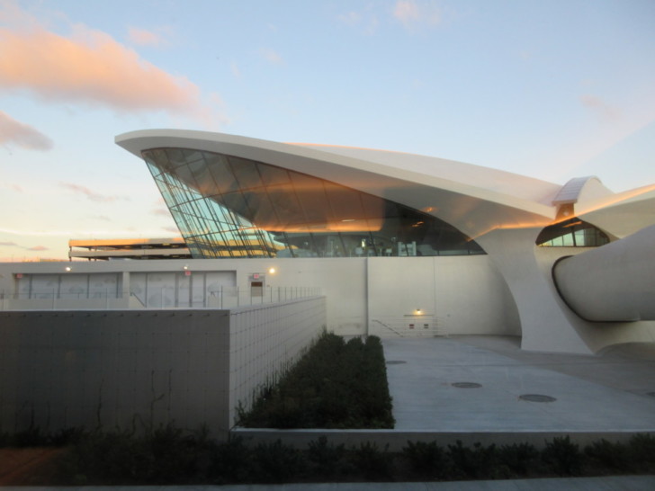 a building with a curved roof