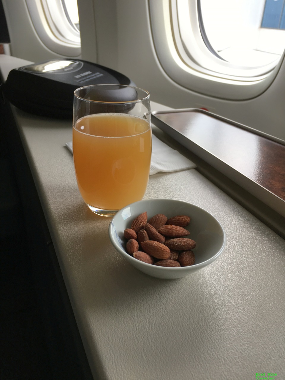 Korean Air B747-8 First Class - nuts and orange juice
