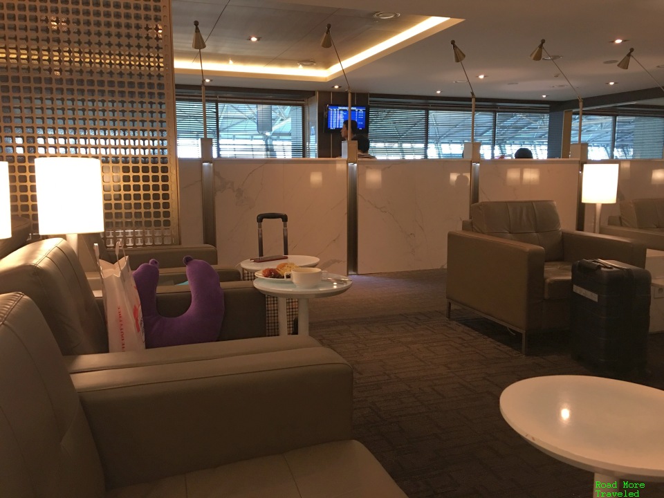 Sky Hub Lounge Seoul Incheon Terminal 1 East Wing - left-side seating