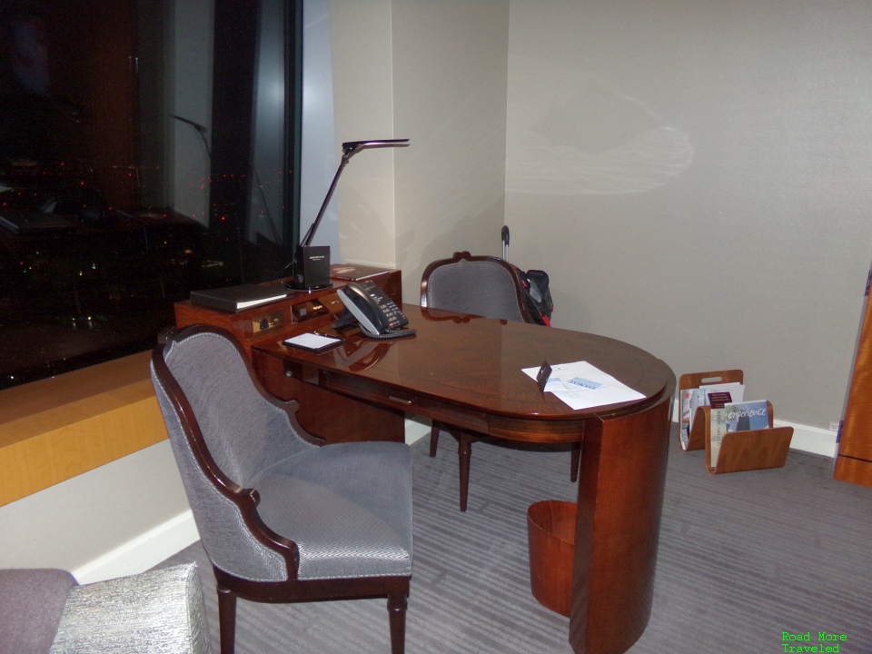 Ritz-Carlton Tokyo twin deluxe room desk