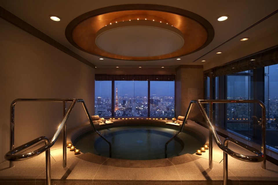Ritz-Carlton Tokyo hot tub