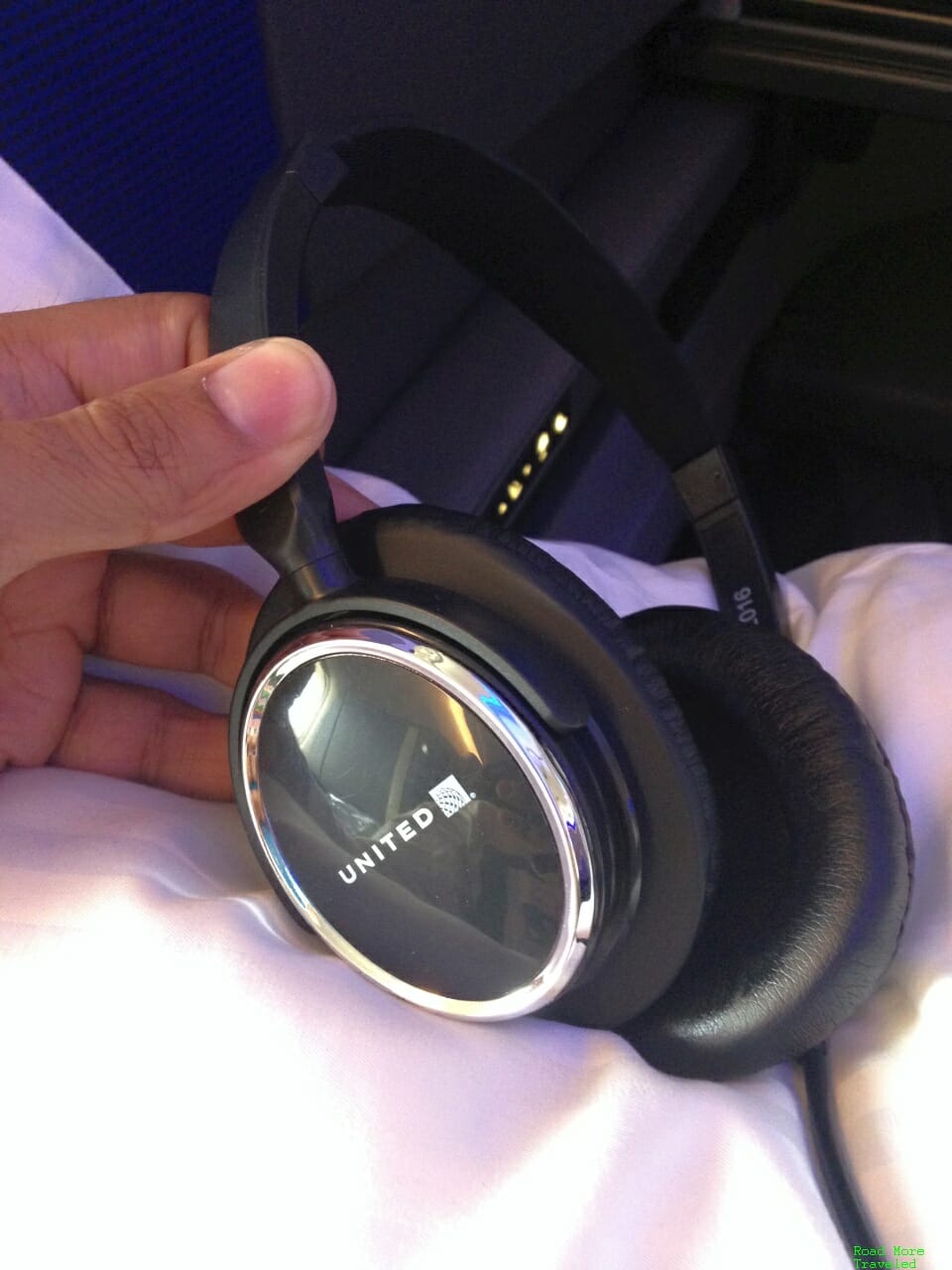 United ps Business Class headphones