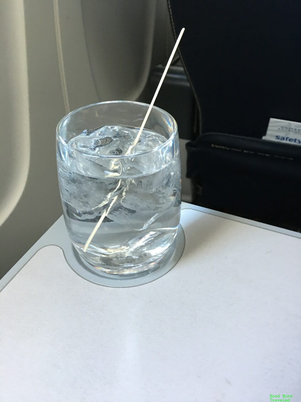 United CRJ-550 First Class beverage