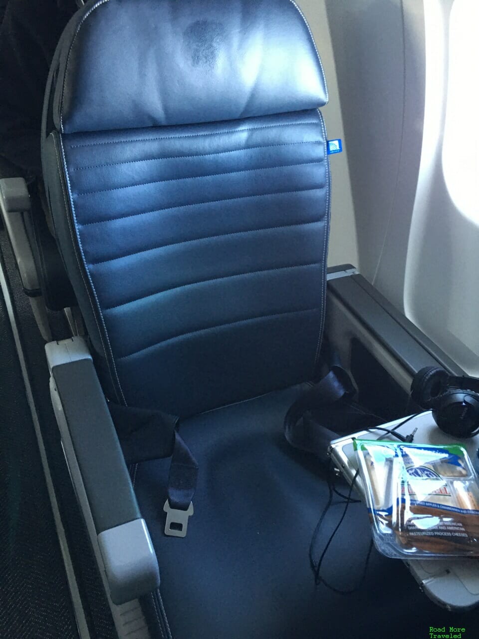 United CRJ-550 First Class seat