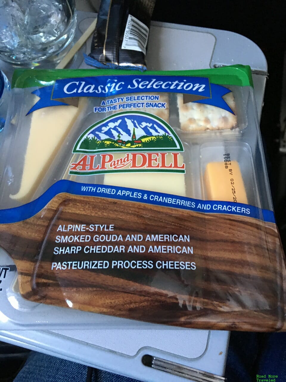Packaged cheese and crackers