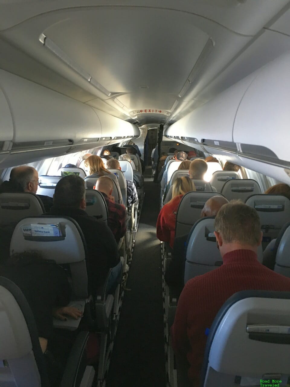 UA CRJ-550 Y full cabin