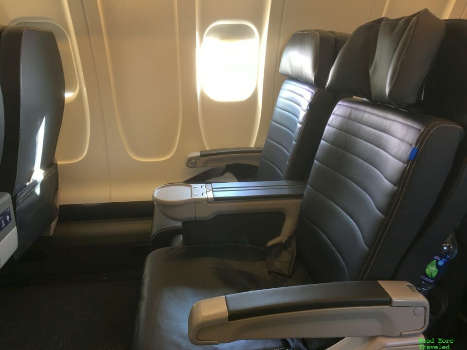 United CRJ-550 First Class 2x2 seating