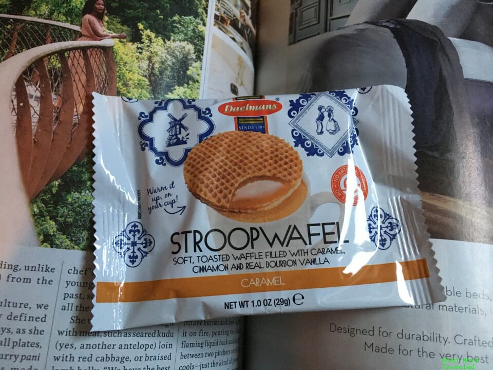 United CRJ-550 Economy Class - stroopwafel