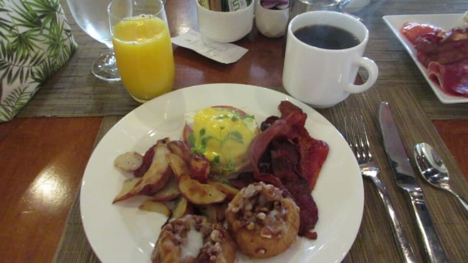 a plate of food and a drink