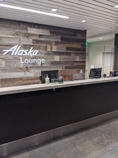 Review: Alaska Lounge LAX Covid Edition