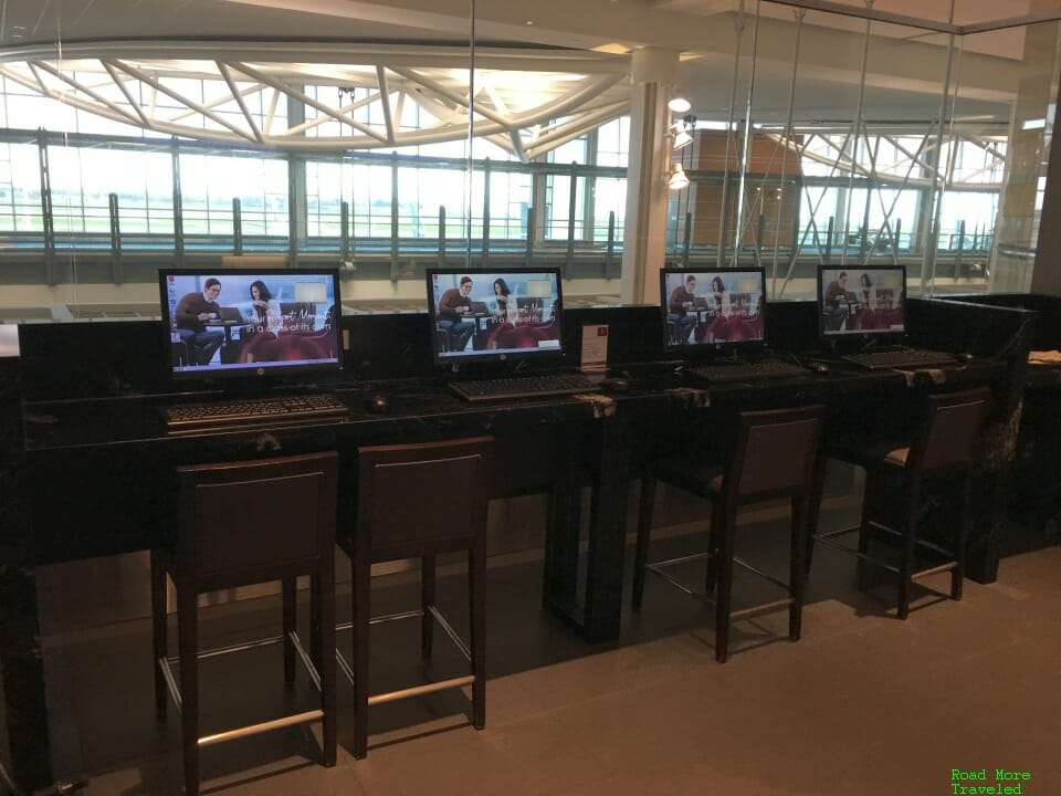 Plaza Premium Lounge Vancouver Domestic Terminal - desktop computers and seating