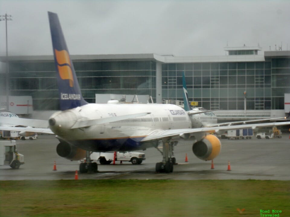 Icelandair 757 at YVR