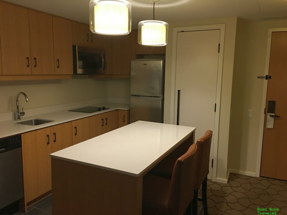 Delta Hotels by Marriott Toronto - kitchen