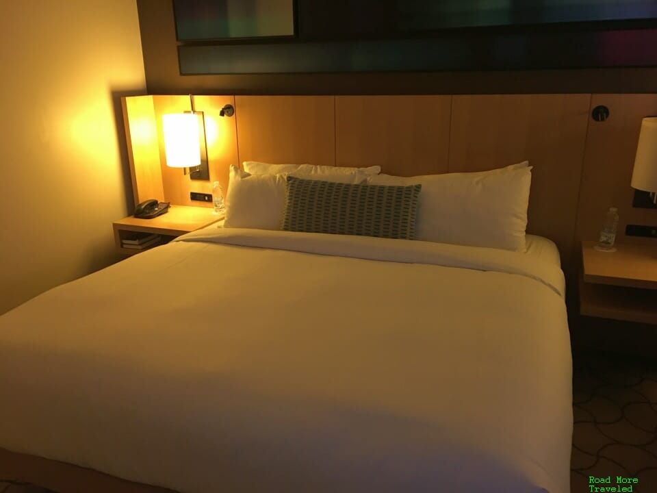Delta Hotels by Marriott Toronto - corner suite bedroom