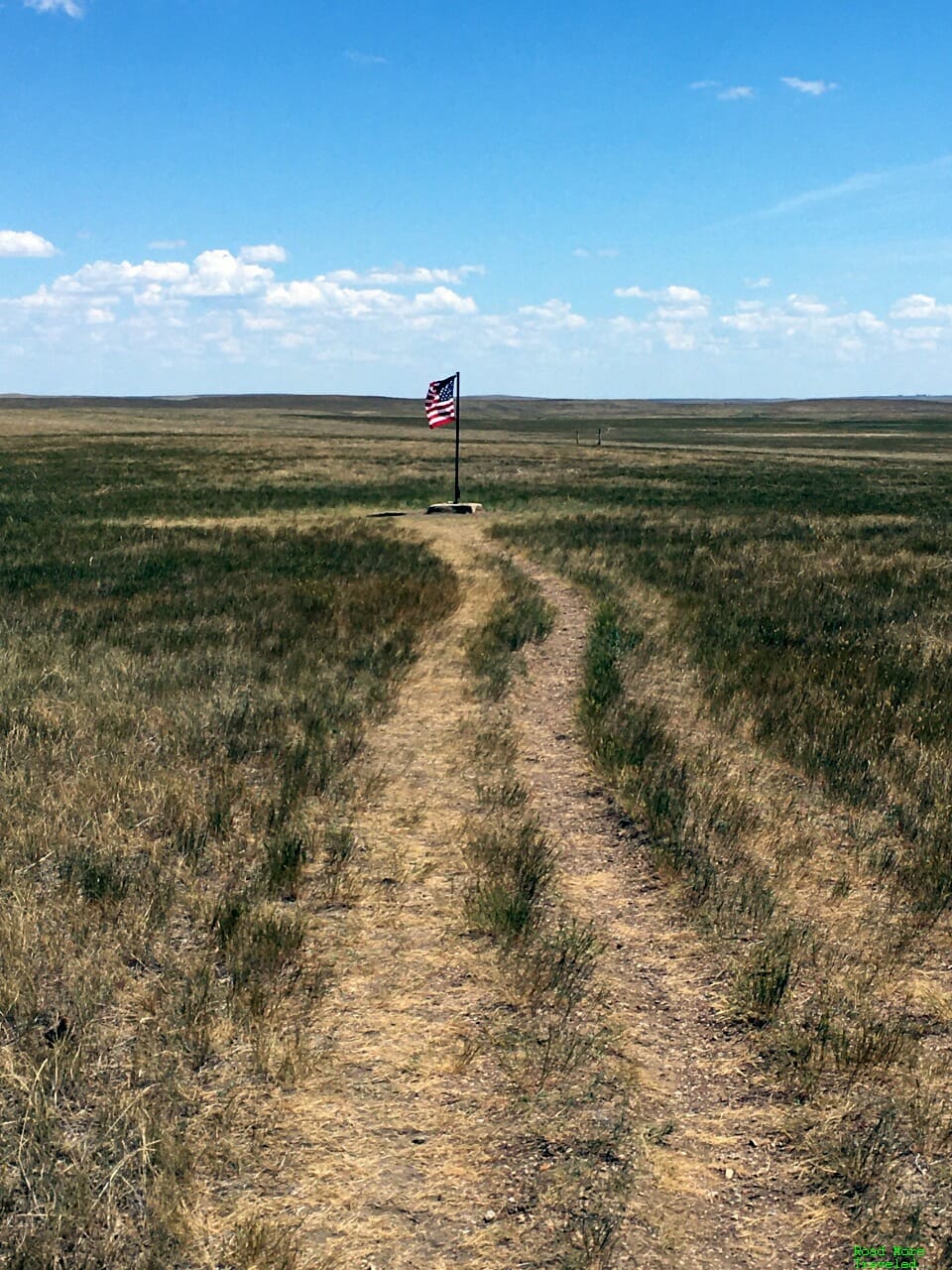 Walking path to geographic center of nationii