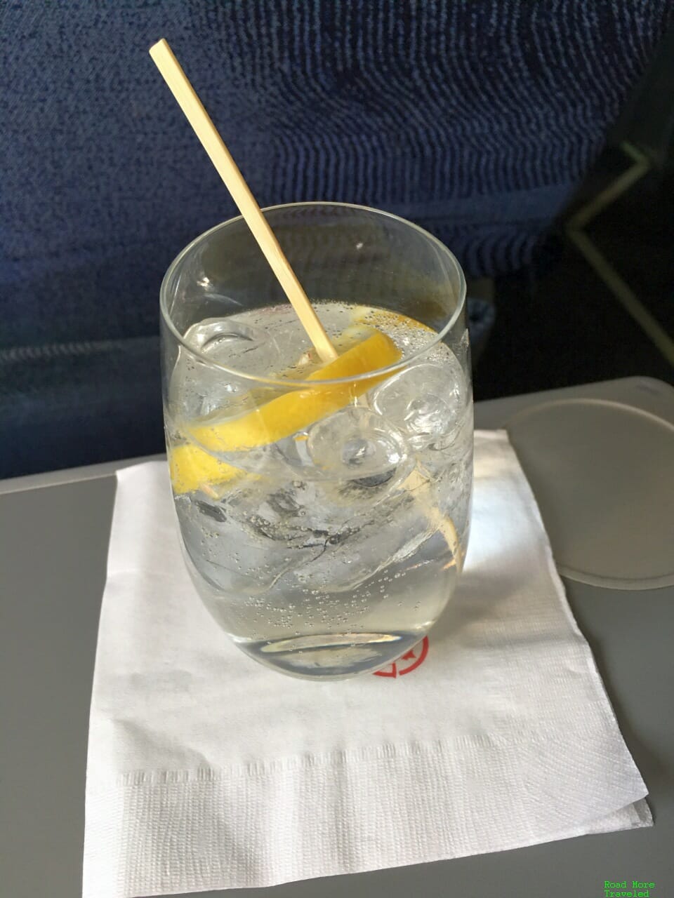 Air Canada E175 Business Class - gin & tonic