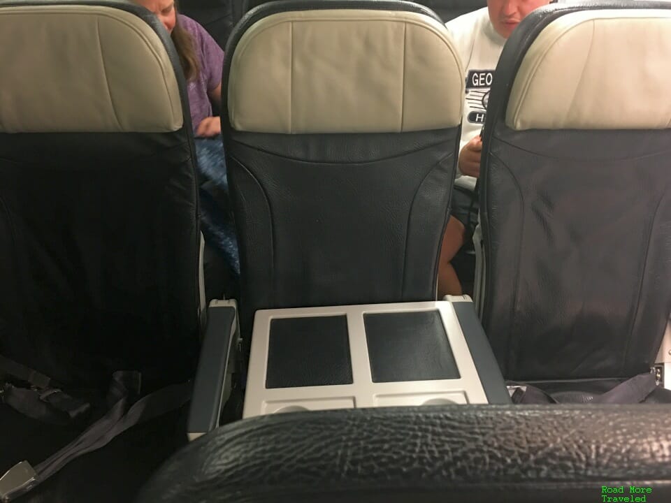 WestJet Premium B737 - blocked middle/large tray table