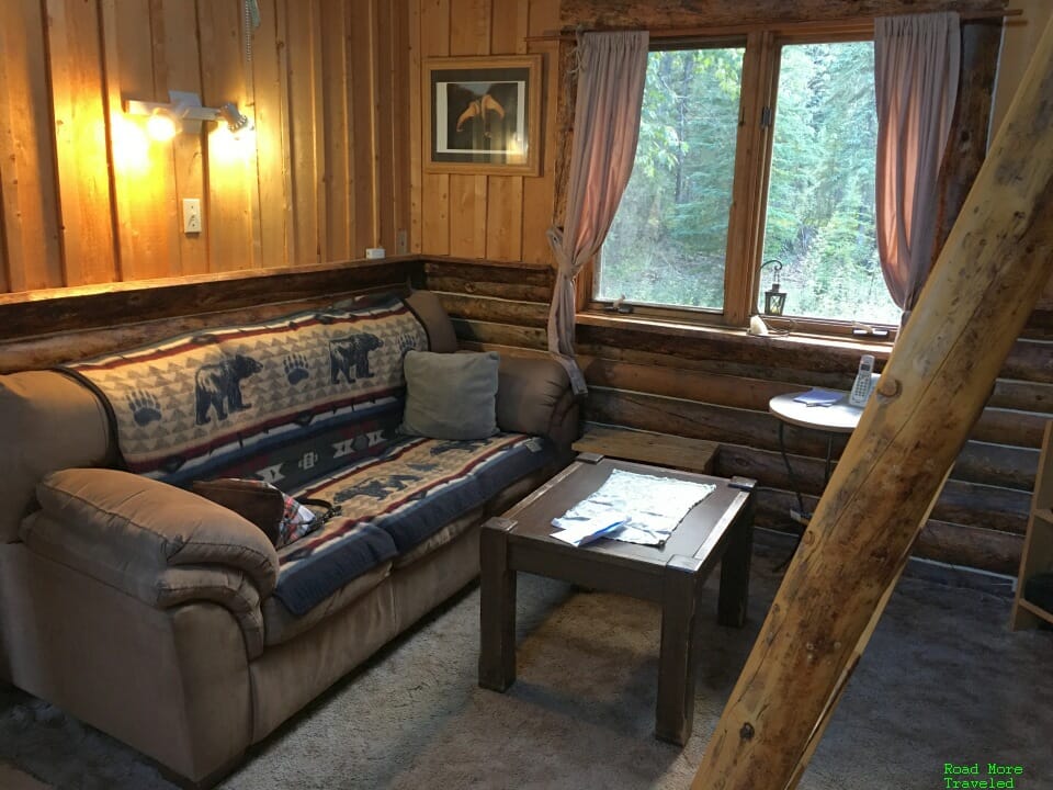 Boreal Lodging Wiseman - Boreal cabin living room