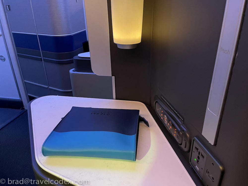 Review United Polaris Amenity Kit 2021 Travel Codex