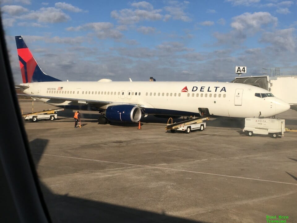 Delta 737-900 at CHS
