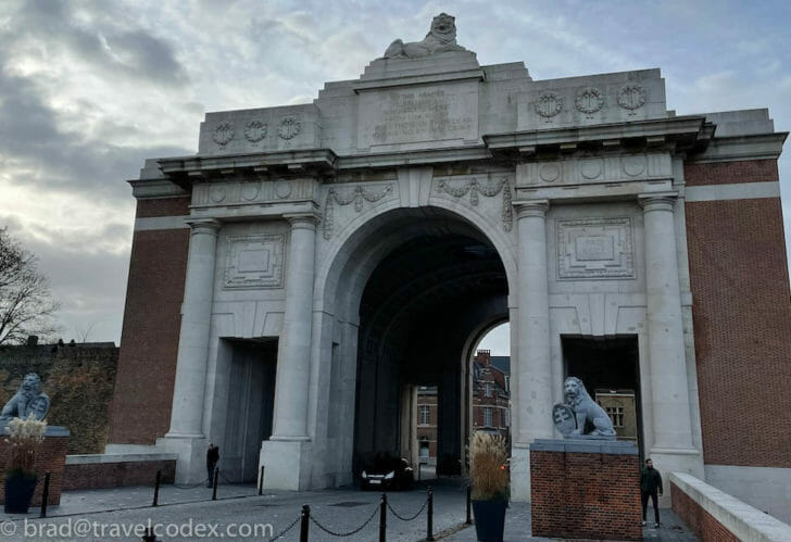 a stone archway with a lion statue