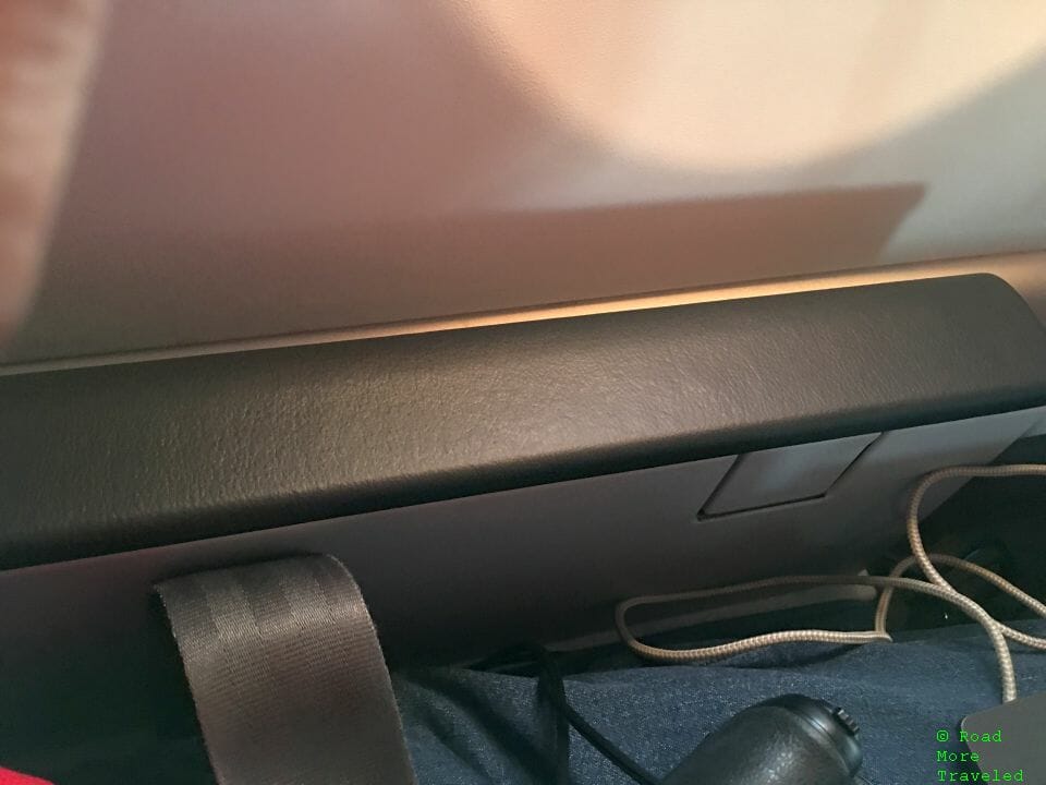 Delta A220-300 First Class - window side armrest