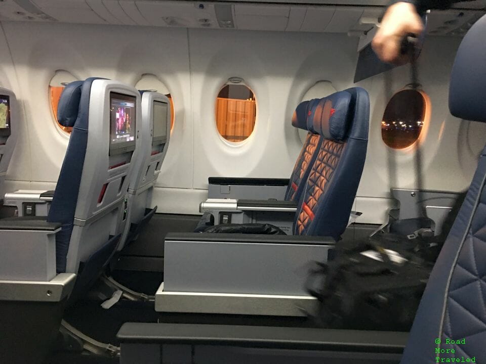 Delta A220-300 First Class - seat