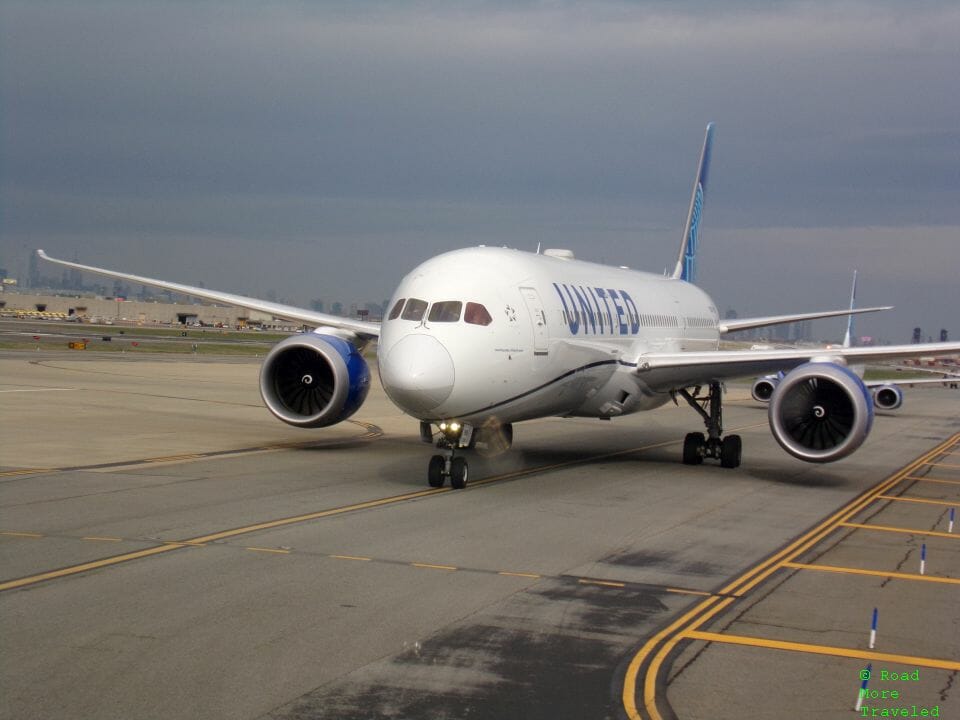 UA 787 at EWR