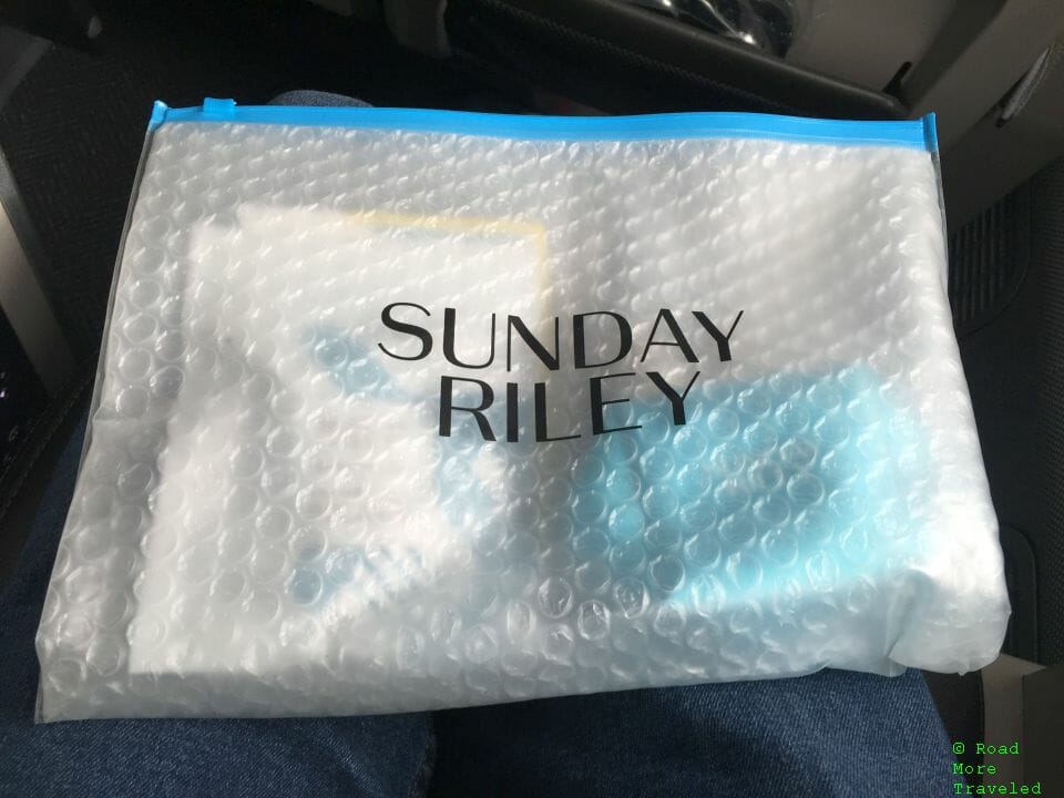 United B787-10 Premium Plus - Sunday Riley amenity kit